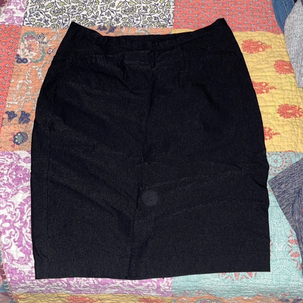 Worn it a couple times no stains or rips have no use for it anymore - Picture 1 of 3